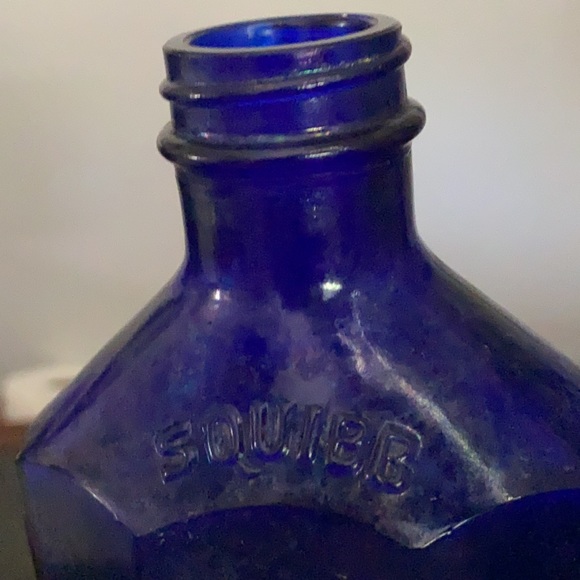 Vintage SQUIBB oval octagon shaped bottle. - Picture 9 of 11